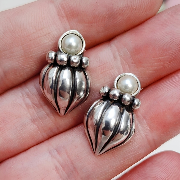 Vintage Sterling Silver Faux Pearl Fluted Post back Earrings - Picture 3 of 8